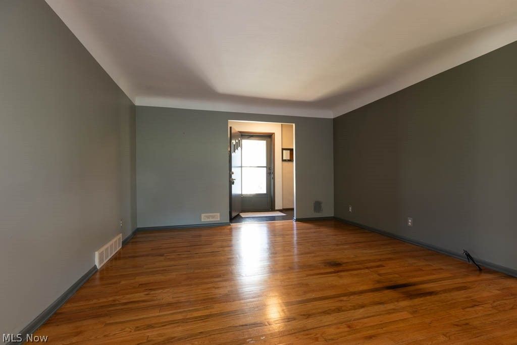 Photo of 5180 Thornbury Road, Lyndhurst, OH 44124 (MLS # 5205364)