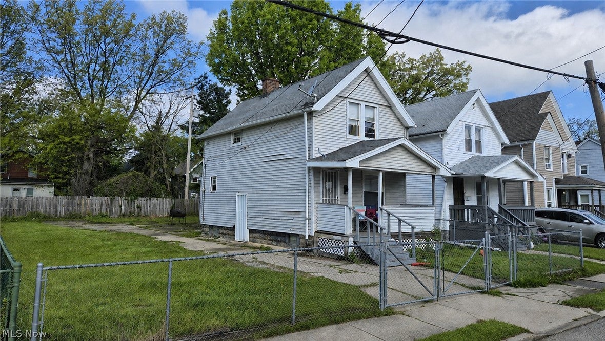 2048 W 105th Street