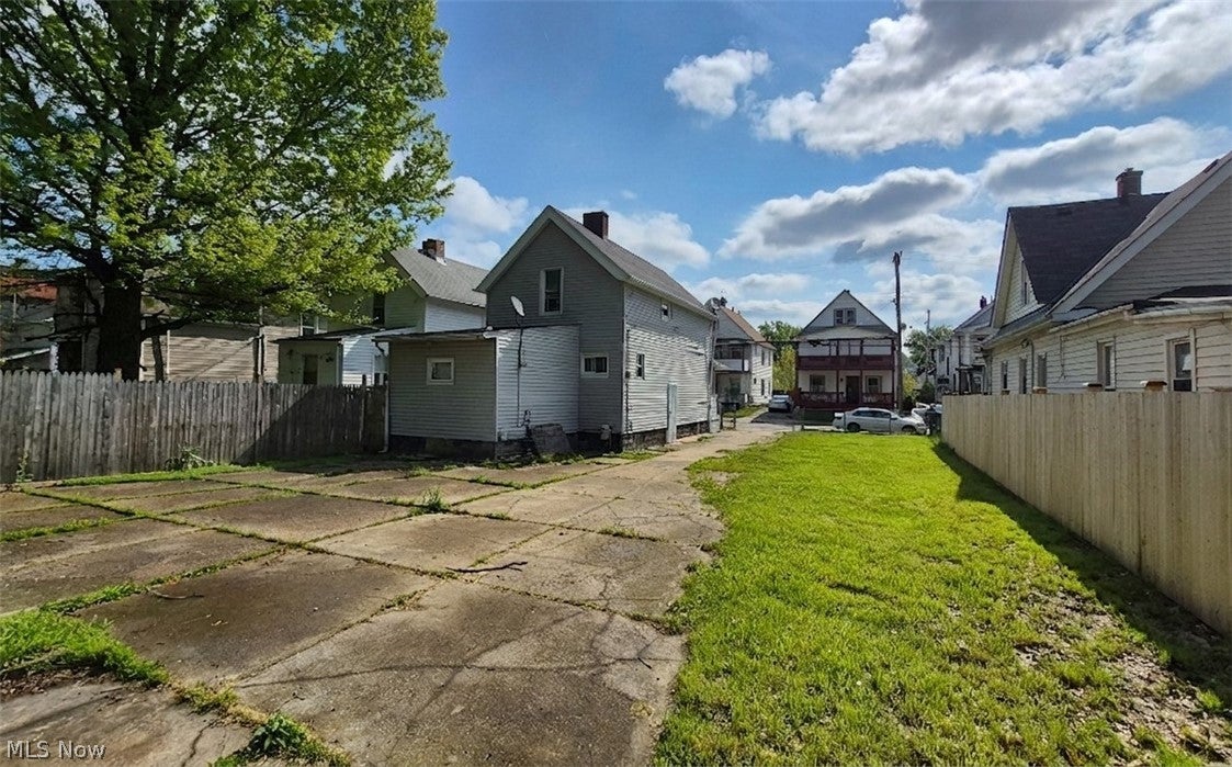 2048 W 105th Street