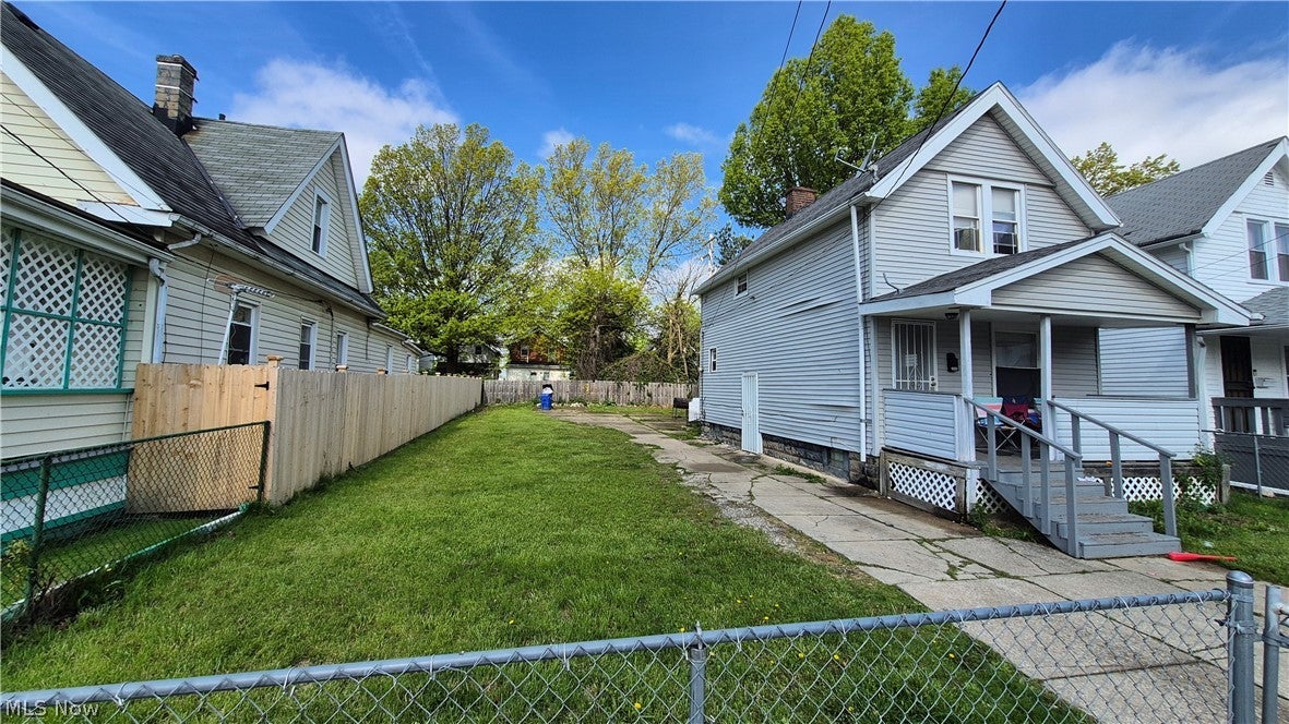2048 W 105th Street