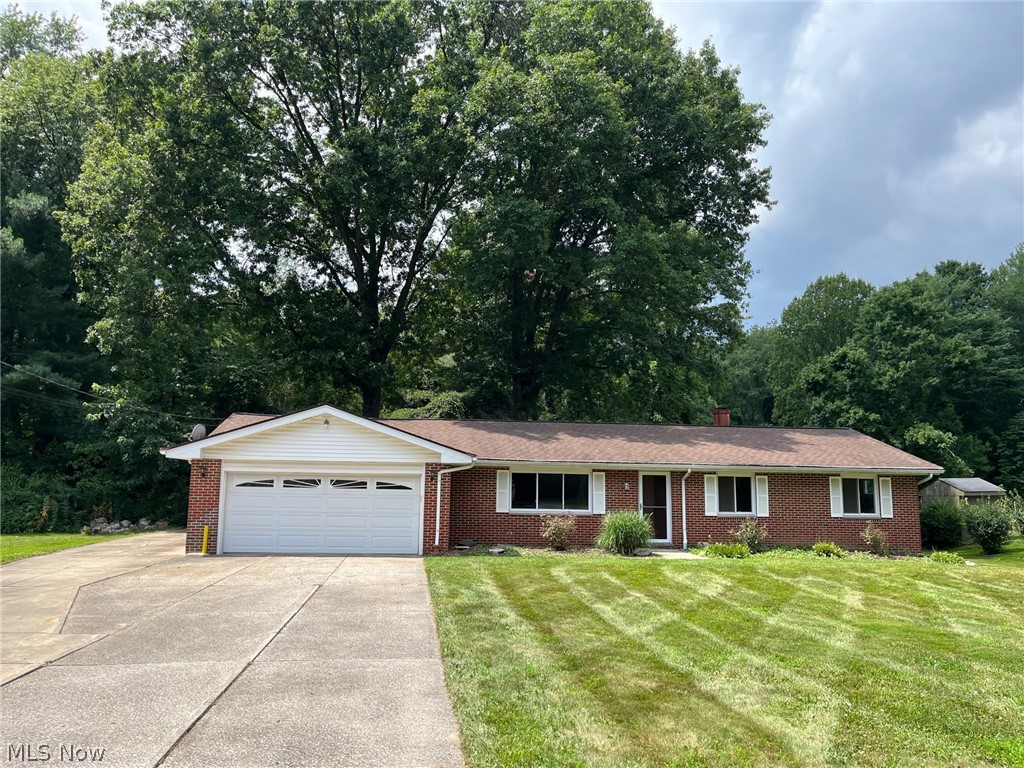 Photo 1 of 25 — 8576 Wood Hollow Road, Sagamore Hills, OH 44067