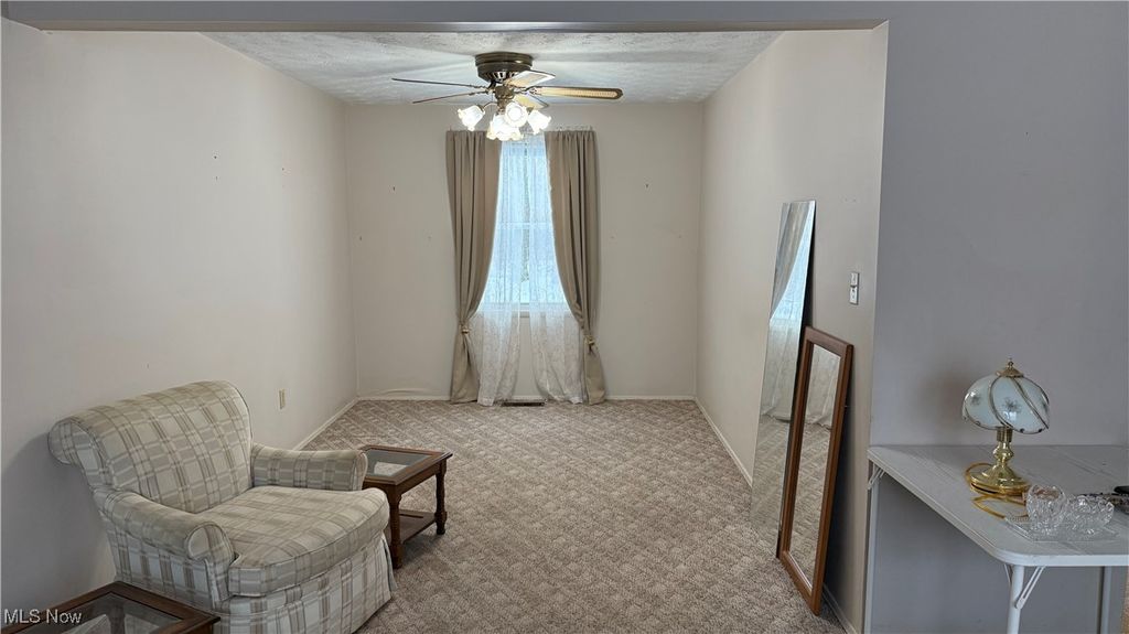 Photo of 392 Earl Drive NW, Warren, OH 44483 (MLS # 5175433)