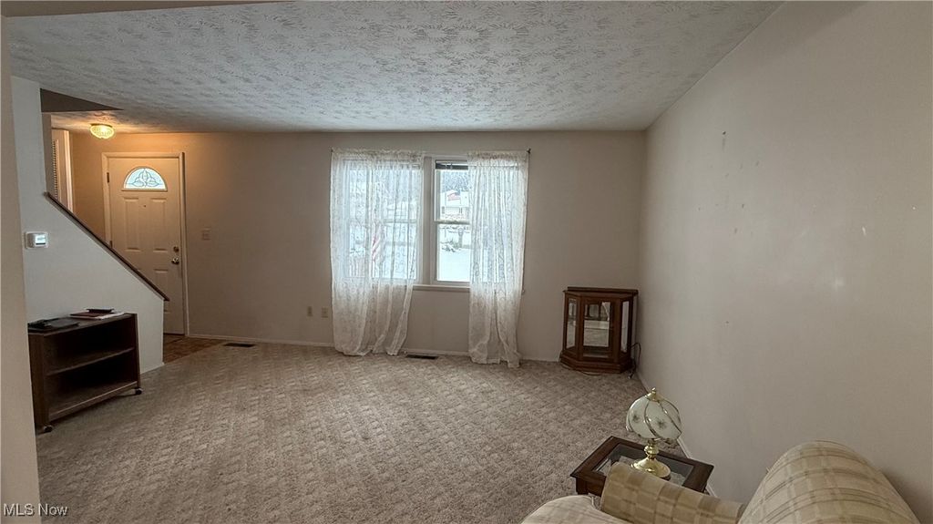 Photo of 392 Earl Drive NW, Warren, OH 44483 (MLS # 5175433)