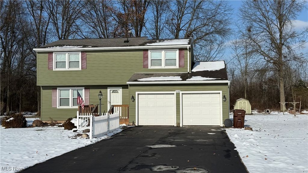 Photo of 392 Earl Drive NW, Warren, OH 44483 (MLS # 5175433)