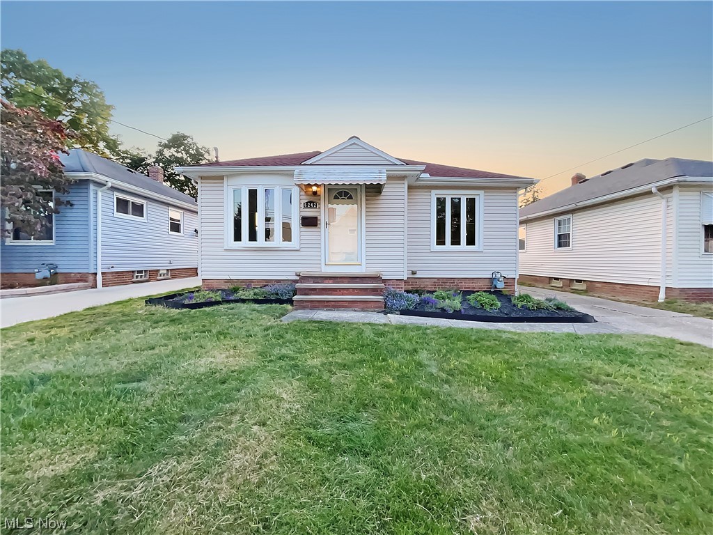 This charming single-family home is a great opportunity for those seeking a turn-key property. From the fresh interior paint to the natural color palette, this home has been lovingly updated and maintained. The primary bathroom offers good under sink storage and the other rooms provide flexible living space. The fenced in backyard is an ideal spot for outdoor entertaining or relaxing. Don't miss out on this amazing opportunity to own a piece of the American Dream.