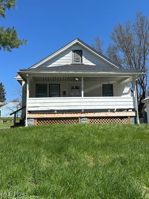 Adorable 2 bedroom home in clean condition the lower end of Pasadena. Freshly painted, hardwood floors, newer windows and immediate occupancy. Living room, dining room, 2 bedrooms and bath all on one level. Nice covered front porch for summer days/evenings. This one won't last long, call today for showing information. $775 a month, 1 month security deposit. 1 year lease, tenant pays all utilities, renters insurance required. $25 application fee.