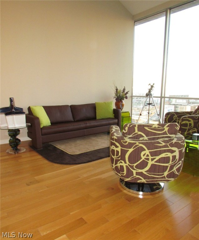 Pinnacle Condo Ph 02a - Residential