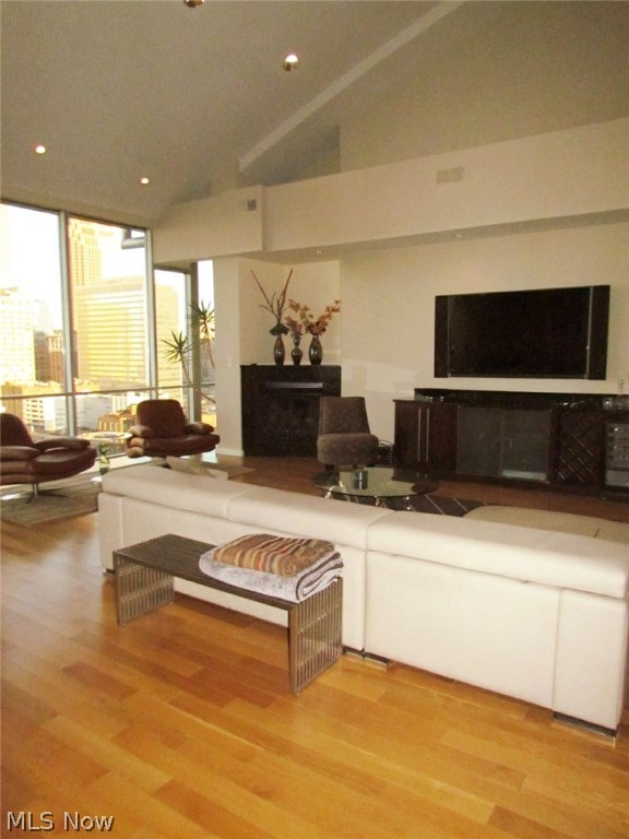 Pinnacle Condo Ph 02a - Residential