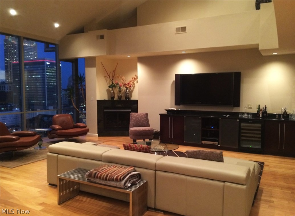 Pinnacle Condo Ph 02a - Residential