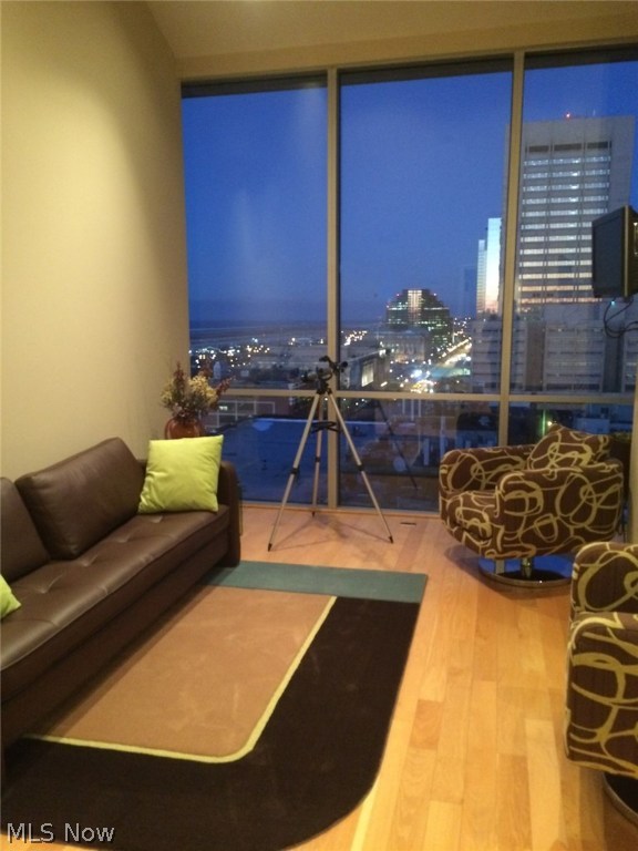 Pinnacle Condo Ph 02a - Residential