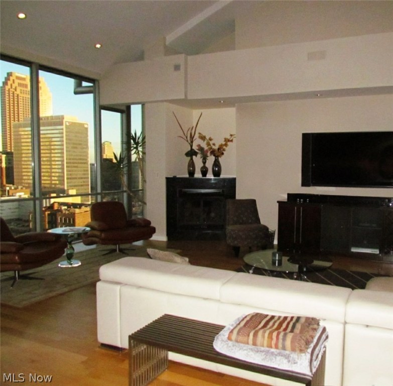 Pinnacle Condo Ph 02a - Residential