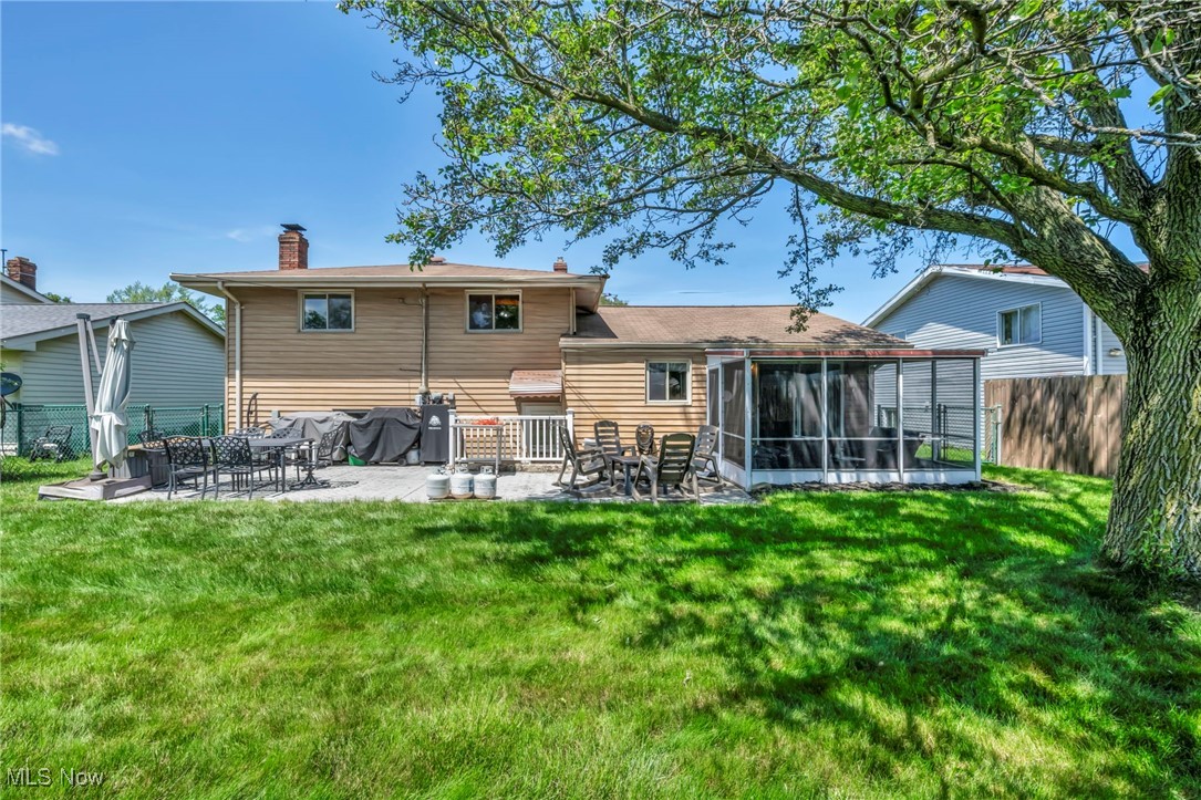 25017 Randall Drive, North Olmsted, Ohio image 33
