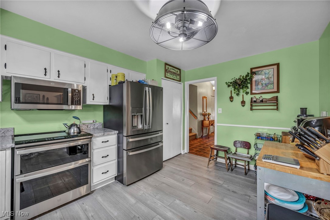 25017 Randall Drive, North Olmsted, Ohio image 5