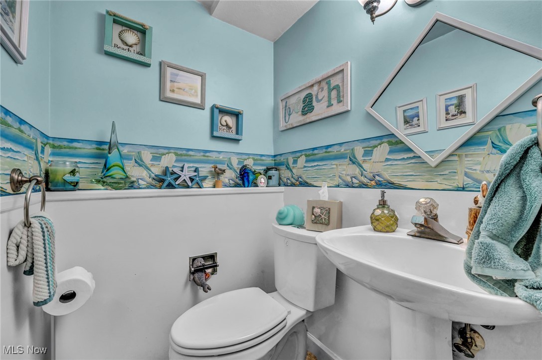 25017 Randall Drive, North Olmsted, Ohio image 27