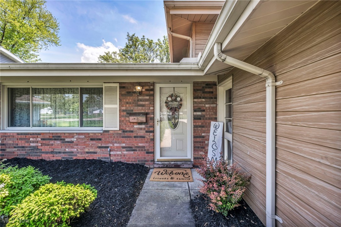 25017 Randall Drive, North Olmsted, Ohio image 3