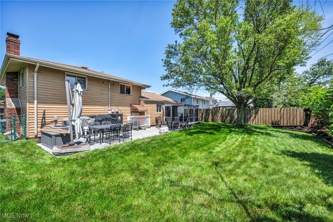 25017 Randall Drive, North Olmsted, Ohio image 32