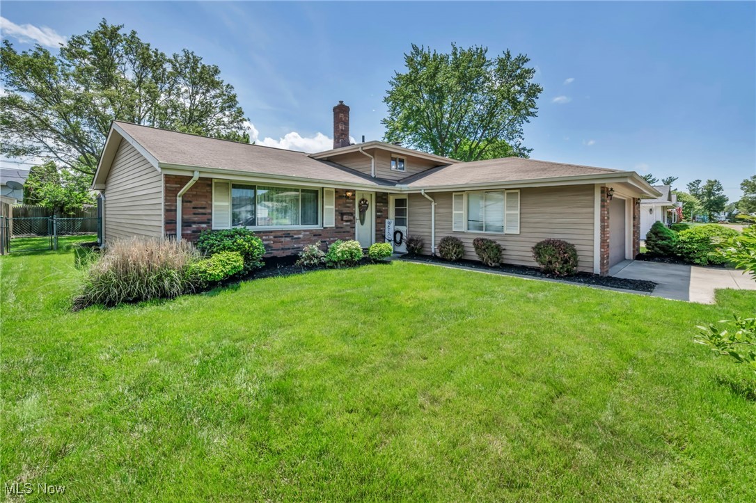 25017 Randall Drive, North Olmsted, Ohio image 4