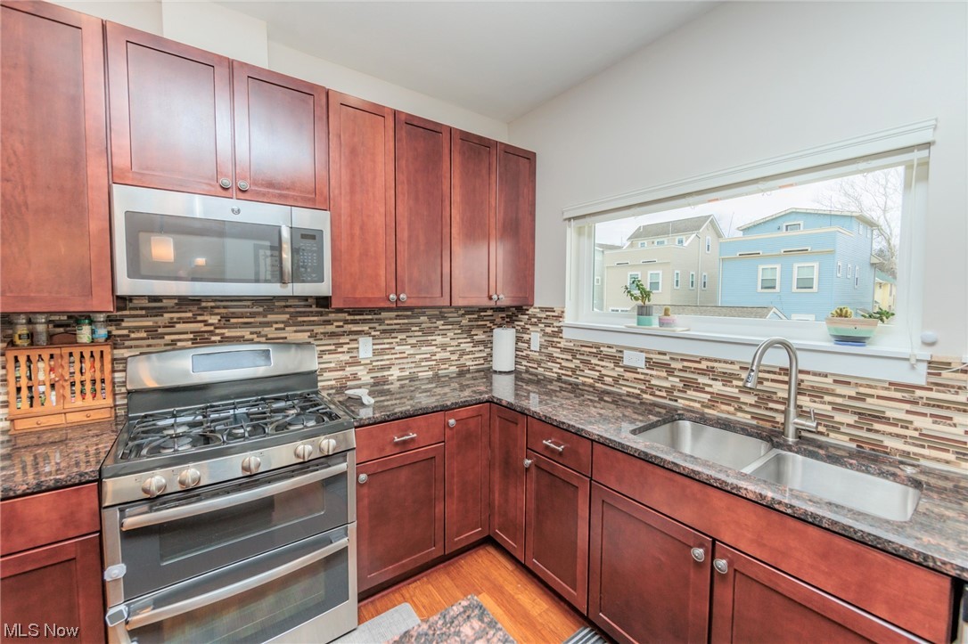 Battery Park Twnhms Condo - Residential