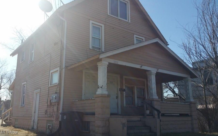 Two Unit Duplex right on 422 / Youngstown Rd SE, this could be converted to a Store Front or Single Family Residence. Electric is separated out. The Lower Unit is a 1 Bedroom 1 Bath with a Living Room, Dining Room and Kitchen, also access to the Basement. Upper Unit is a 1 Bedroom 1 Bath with access to a finished Attic can be used as a bonus room. Property next door is also available for a package deal. Call to book a showing today.