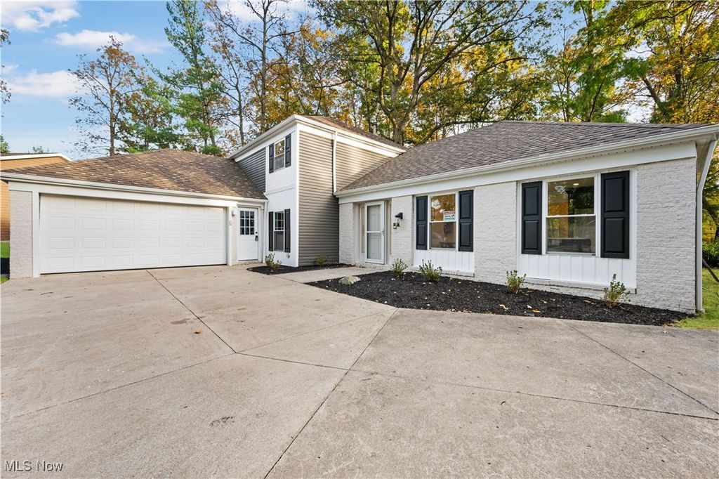 Photo of 20121 Driftwood Court, Strongsville, OH 44149 (MLS # 5165754)