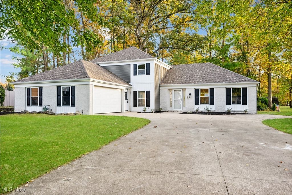 Photo of 20121 Driftwood Court, Strongsville, OH 44149 (MLS # 5165754)