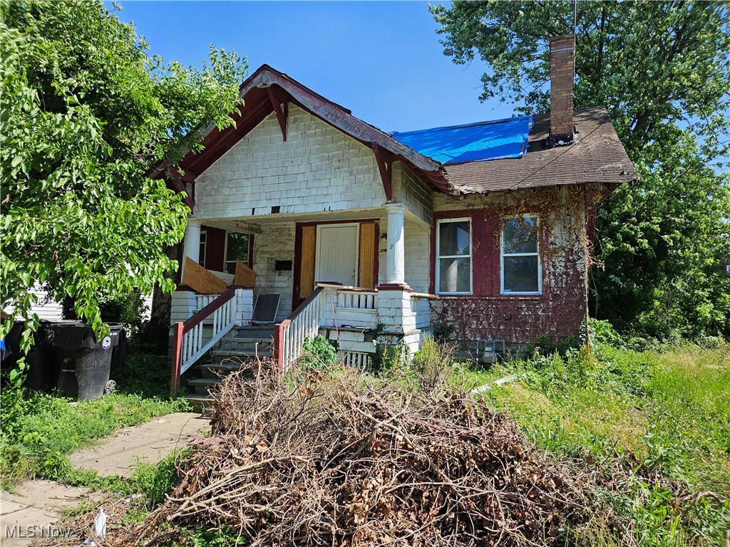 CALLING ALL INVESTORS....... This single-family brick bungalow consists of 3 bedrooms and 1 bathroom. This property was purchased with intention on rehabbing. Therefore, it was started and needs to be completed. There is currently a tenant that will move out at closing. This home has a lot of potential and with the right person it can be a great home. Home is being sold AS-IS. **SELLER WILL CONSIDER OFFERS ONLY FROM AGENTS **