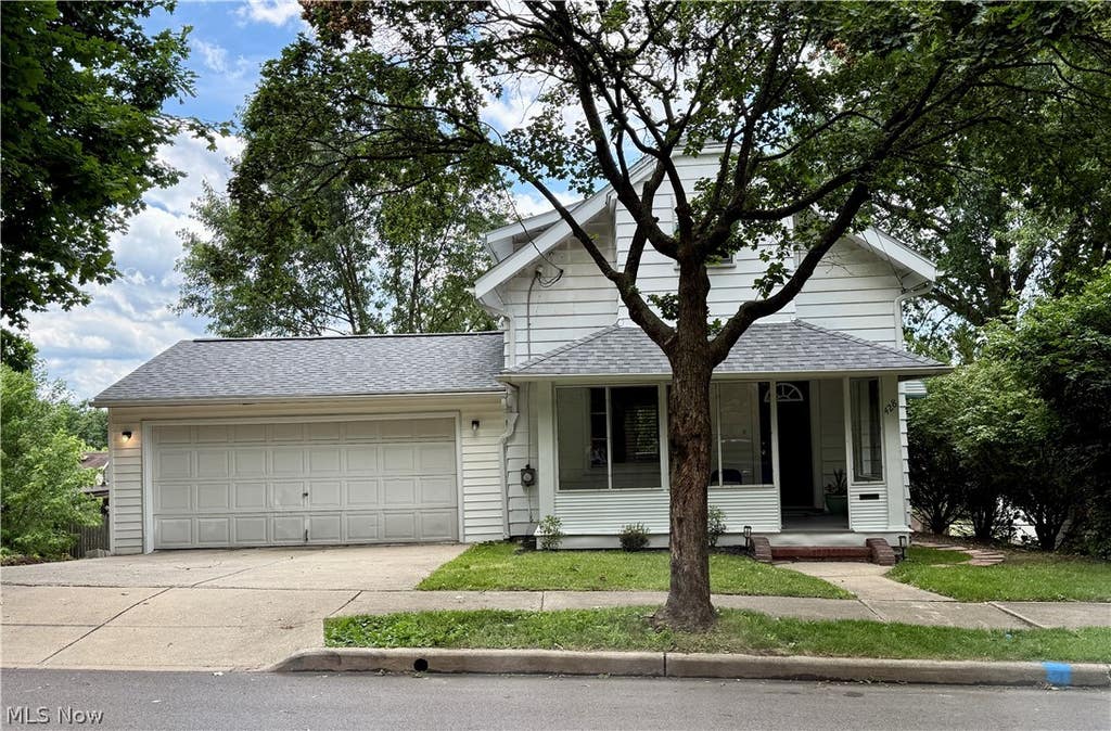 Photo of 428 Kline Avenue, Akron, OH 44305 (MLS # 5217764)