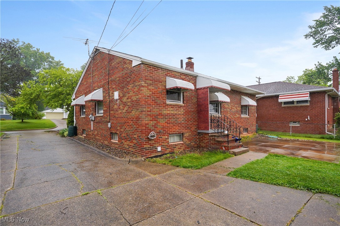 Akron, Ohio 44301, United States, 3 Bedrooms Bedrooms, ,2 BathroomsBathrooms,Residential,Active,168164