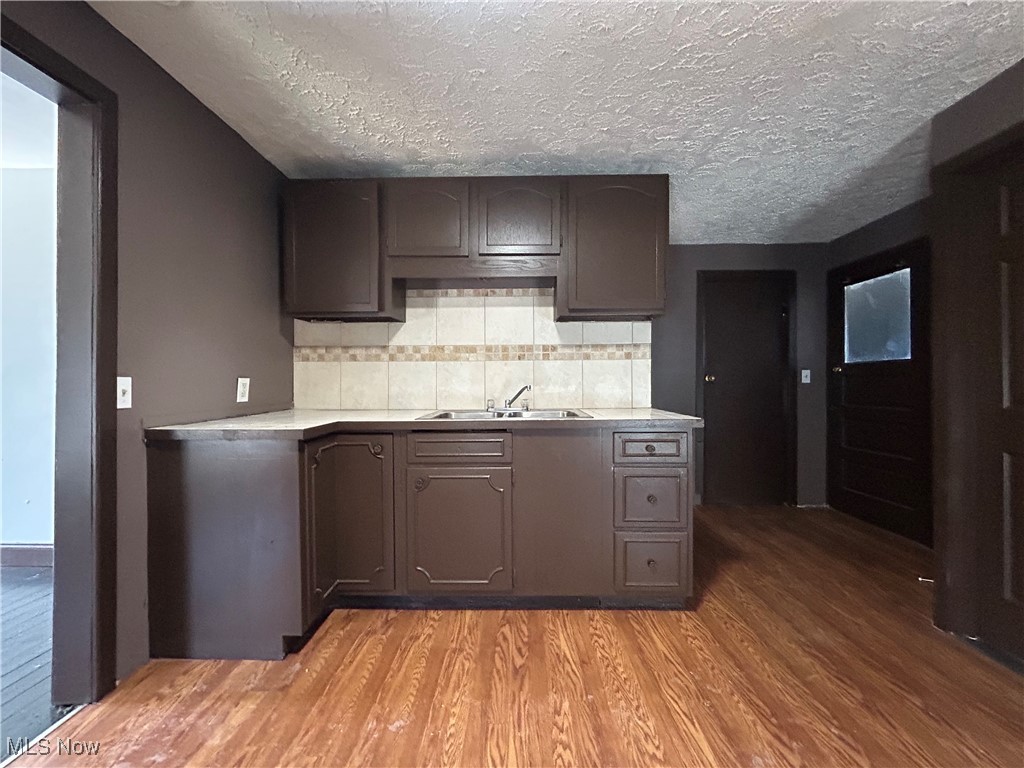 L H Mcarthurs - Residential Lease