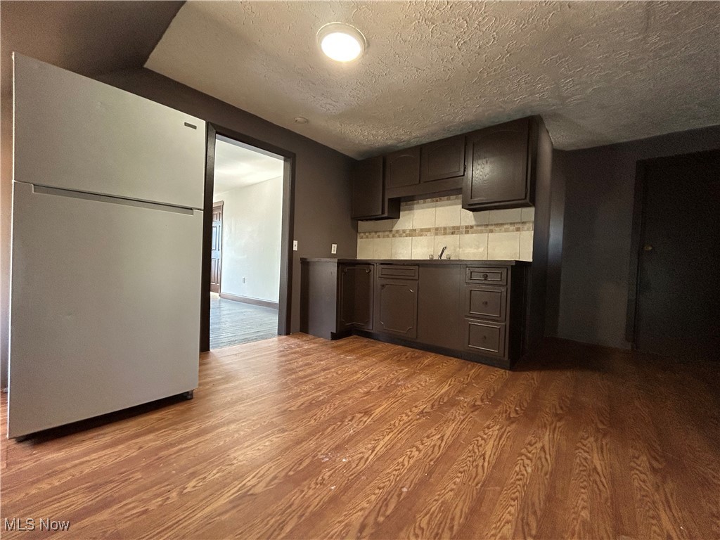 L H Mcarthurs - Residential Lease