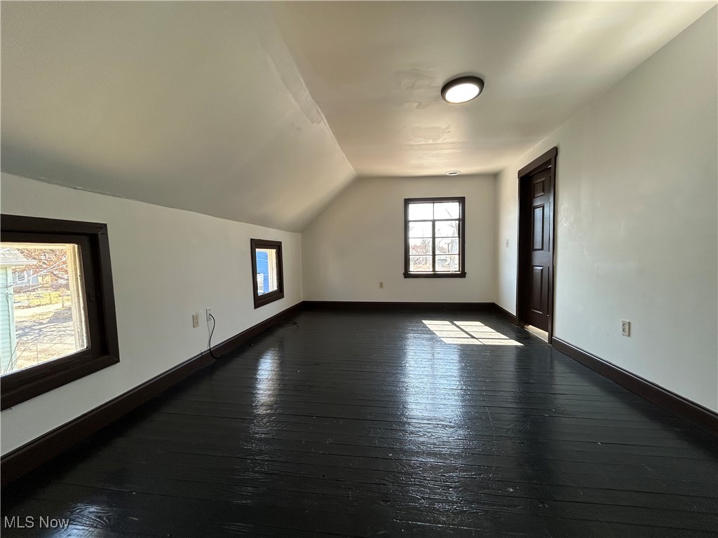 L H Mcarthurs - Residential Lease