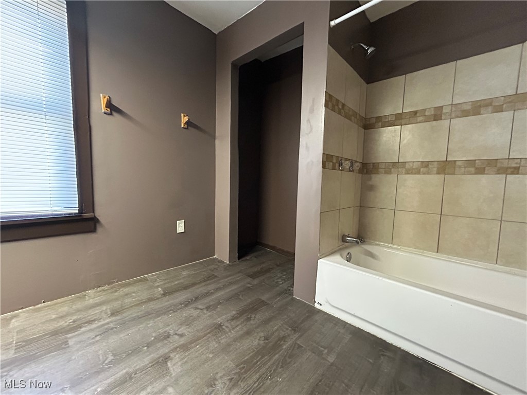 L H Mcarthurs - Residential Lease