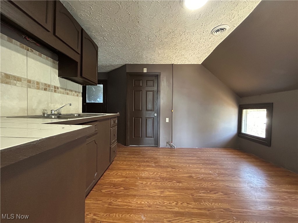 L H Mcarthurs - Residential Lease