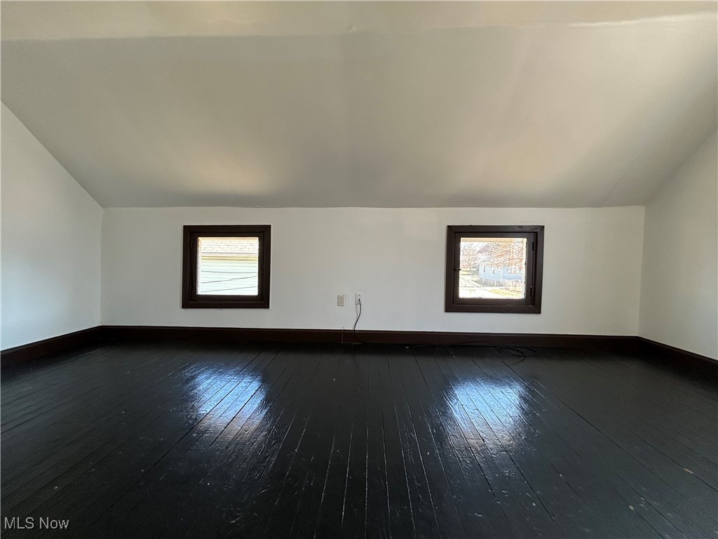 L H Mcarthurs - Residential Lease