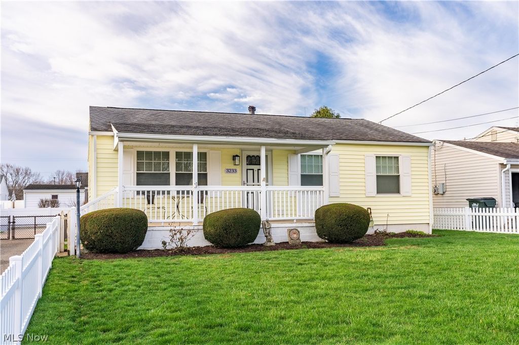 Photo of 3233 Russ Ranch Street NW, Massillon, OH 44646 (MLS # 5191884)