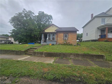 Photo of 24 Maple Avenue SE, Massillon, OH 44646 (MLS # 5221787)