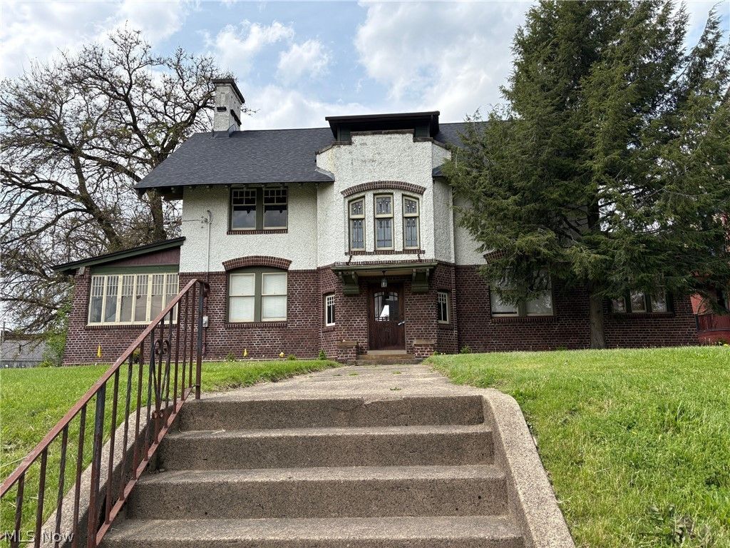 Photo of 1421 Market Avenue N, Canton, OH 44714 (MLS # 5211622)