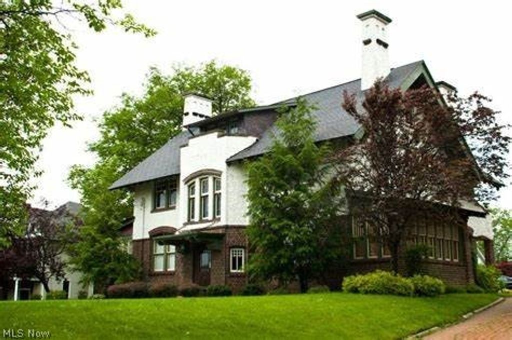 Photo of 1421 Market Avenue N, Canton, OH 44714 (MLS # 5211622)
