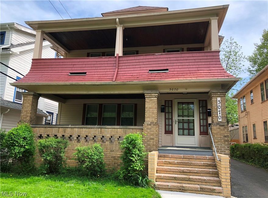 Large 3 family perfect investor or resident/owner opportunity.Close to Lee road restaurants,Library,Shaker Lakes,Hospitals,Museums.
   Close to bus line..2 updated kitchens and baths on 1st and 2nd. Very well maintained property by same owner last 40 years (pride in ownership)