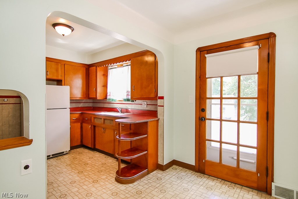 Walton Realty Companys Garfie - Residential Lease