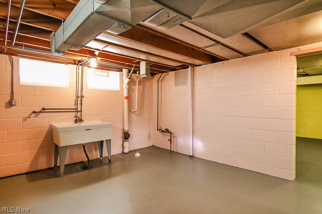 Walton Realty Companys Garfie - Residential Lease