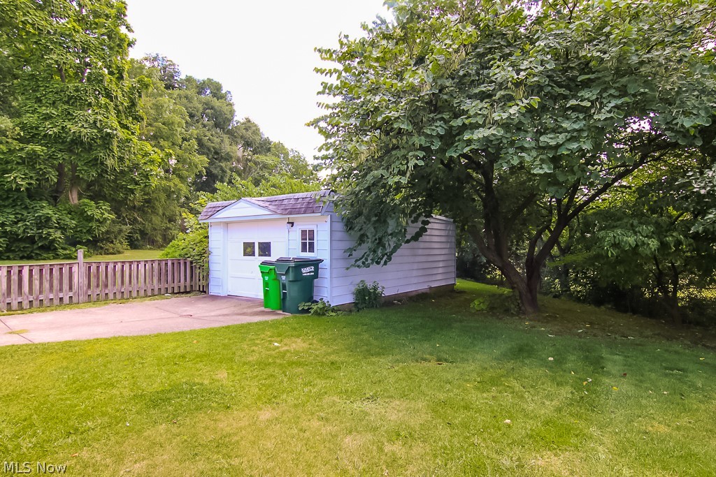 Walton Realty Companys Garfie - Residential Lease