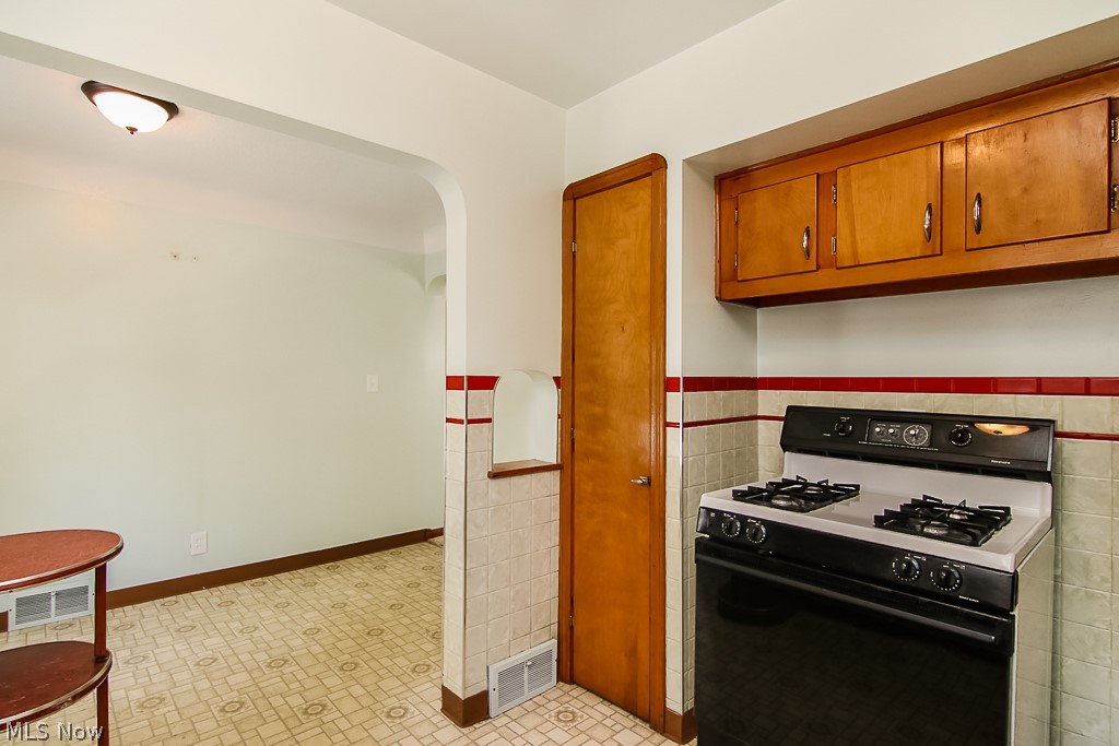 Walton Realty Companys Garfie - Residential Lease