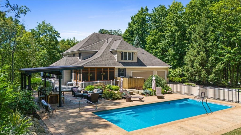 Photo of 11625 Regent Park Drive, Chardon, OH 44024 (MLS # 5203447)