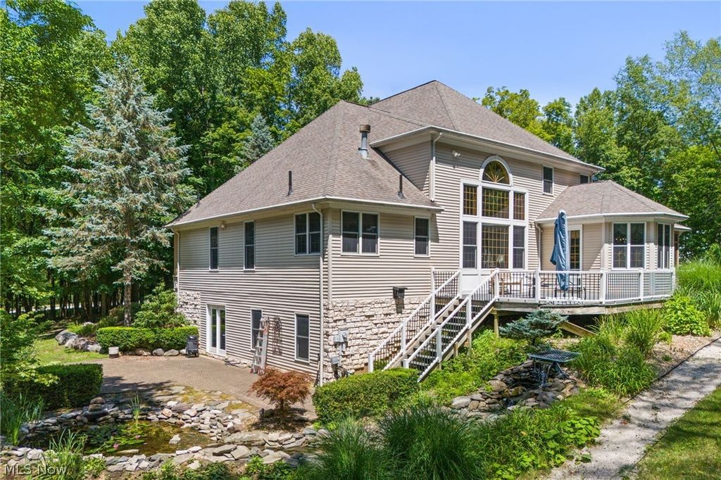 Photo of 11625 Regent Park Drive, Chardon, OH 44024 (MLS # 5203447)
