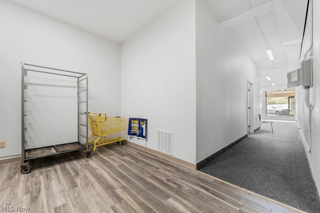 City/Kirtland 01 - Commercial Lease