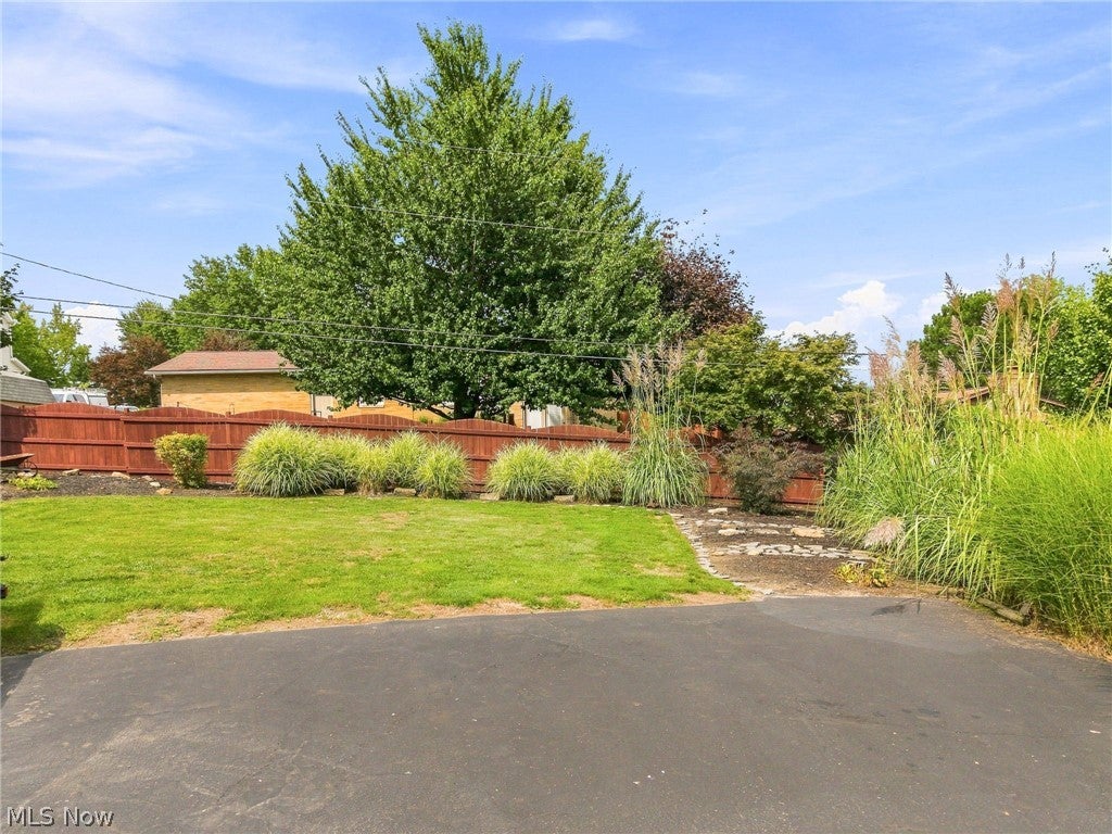 2215 Tamarack Circle NE