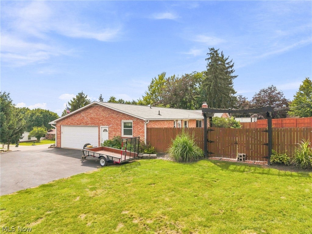2215 Tamarack Circle NE