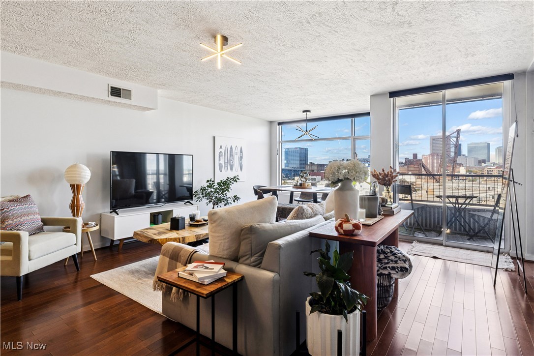2222 Detroit Avenue 811