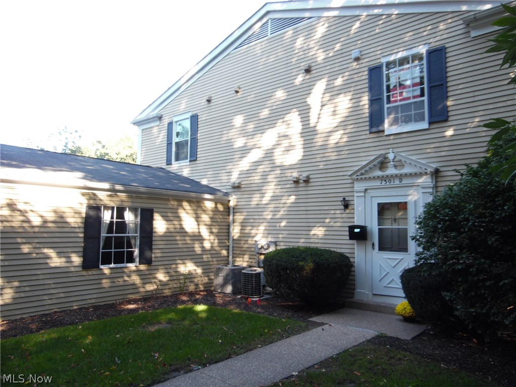 Village Green Condos 02 - Residential